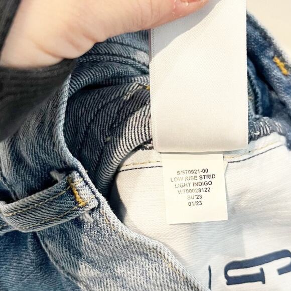 Gap Low Rise Distressed Denim Stride Wide-Leg Jeans Light Indigo Blue 27 / 4 - Picture 3 of 7